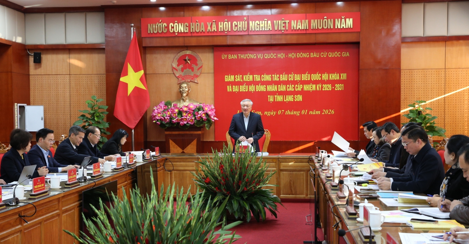 政府常务副总理阮和平高度评价谅山省负责、严谨的工作精神，以及各份报告精心、充分、规范的准备。