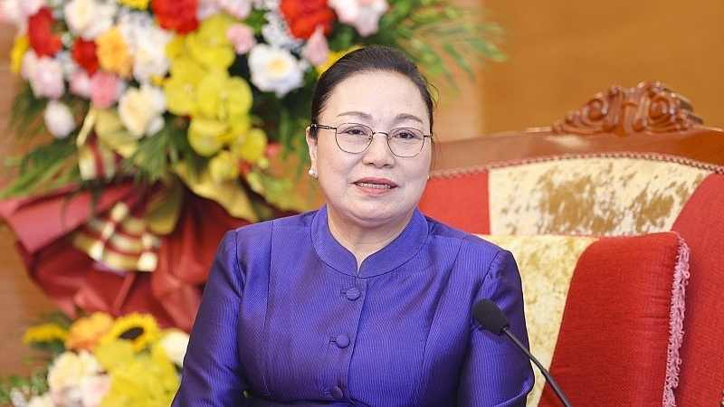 老挝驻越南大使：相信越共十四大将引领越南步入快速且可持续发展阶段