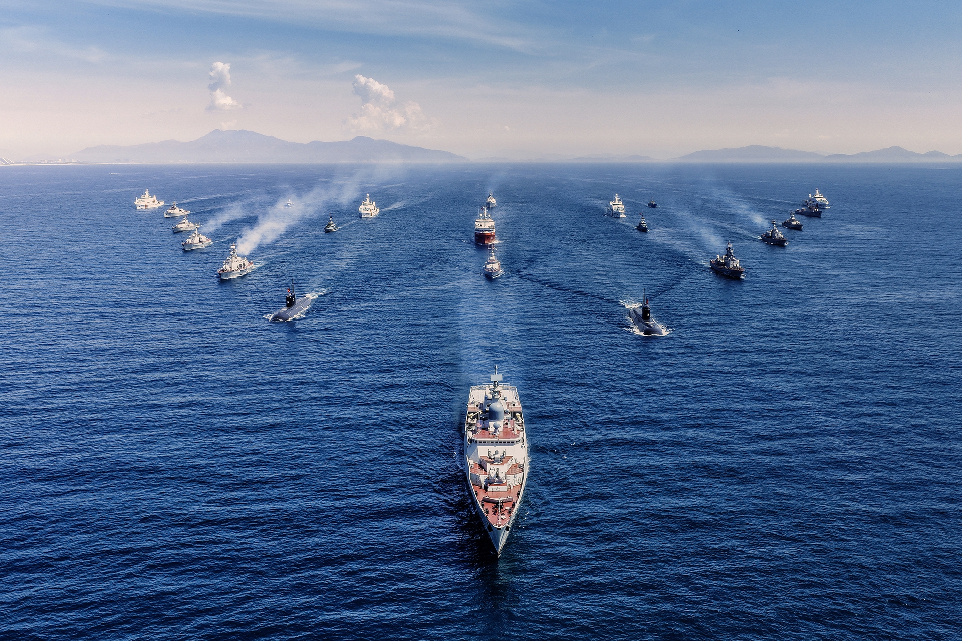 庆祝国庆80周年的海上阅兵。