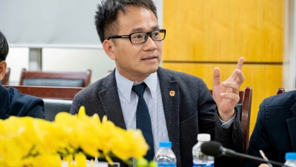 为动员企业与侨胞资源创造条件