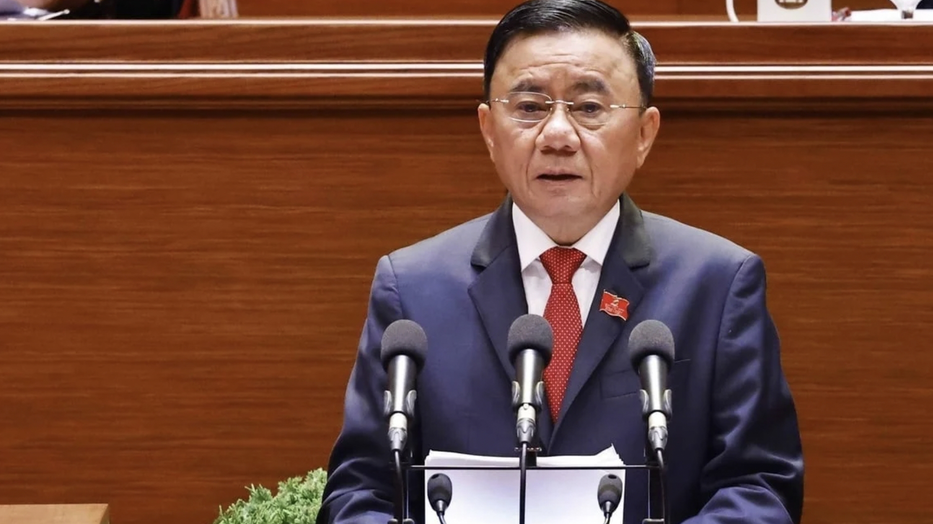 越共十三大任期领导印记：坚定、本领、克服挑战