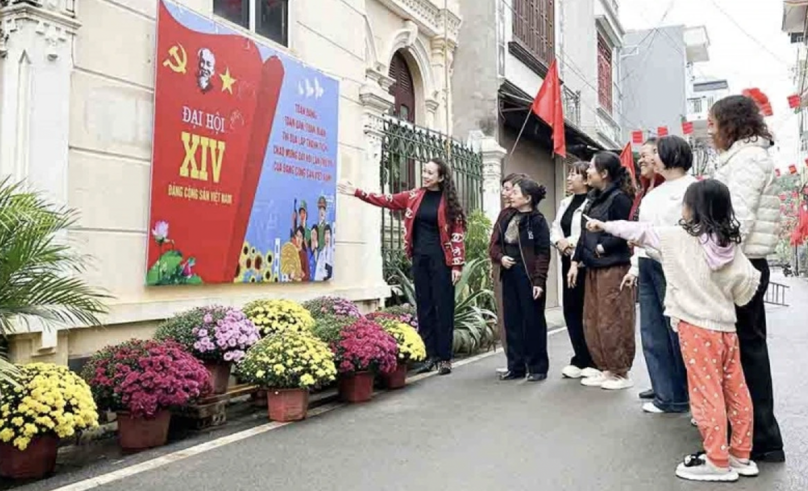 越南山罗山区省份的选民、干部、党员和人民坚信并期待实质性部署各项战略突破导向。