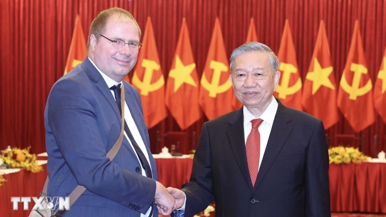 法国共产党强调越南共产党的战略里程碑