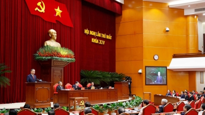 政治局关于研究、学习、贯彻、宣传和开展落实党的十四大决议的指示