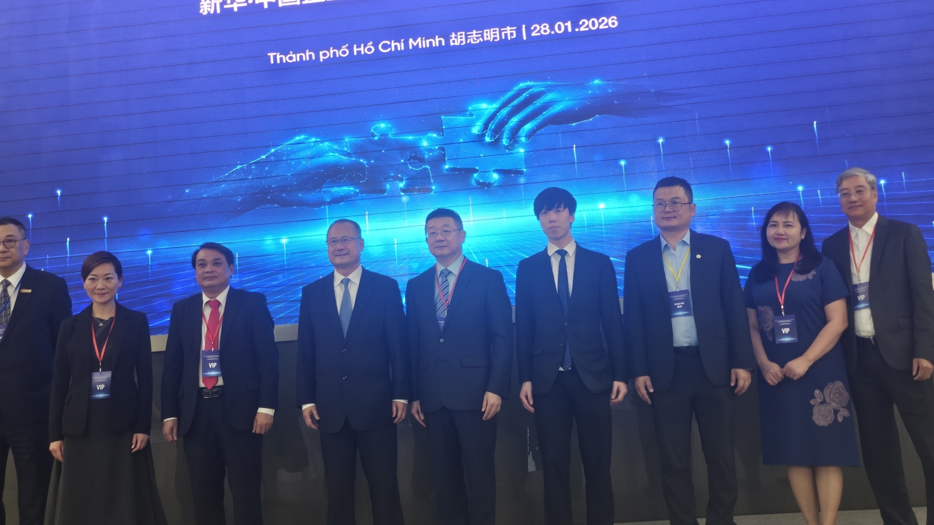 越中在人工智能与绿色技术领域的合作