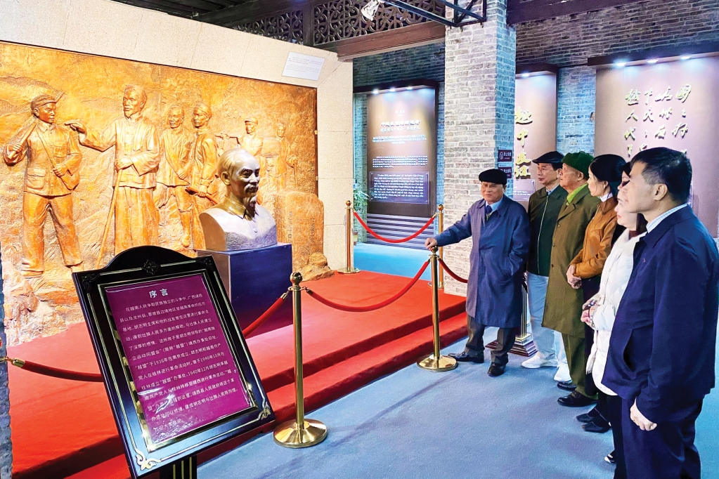 位于中国广西靖西市新升街302号的胡志明与壮族人民纪念馆。