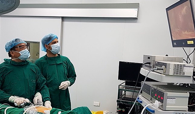 外国医生赴越南学习腹腔镜手术。图自bosvietnam.com