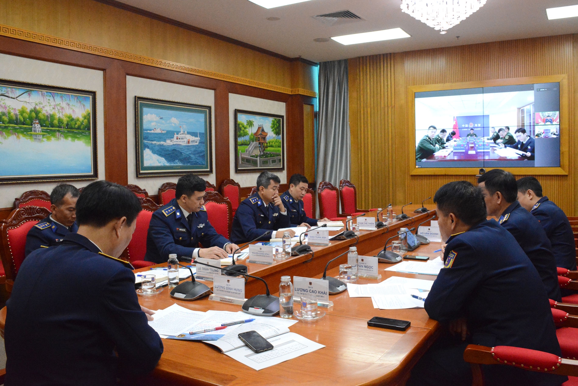 越南海警与中国海警就预防和打击北部湾海域犯罪工作召开线上会议。