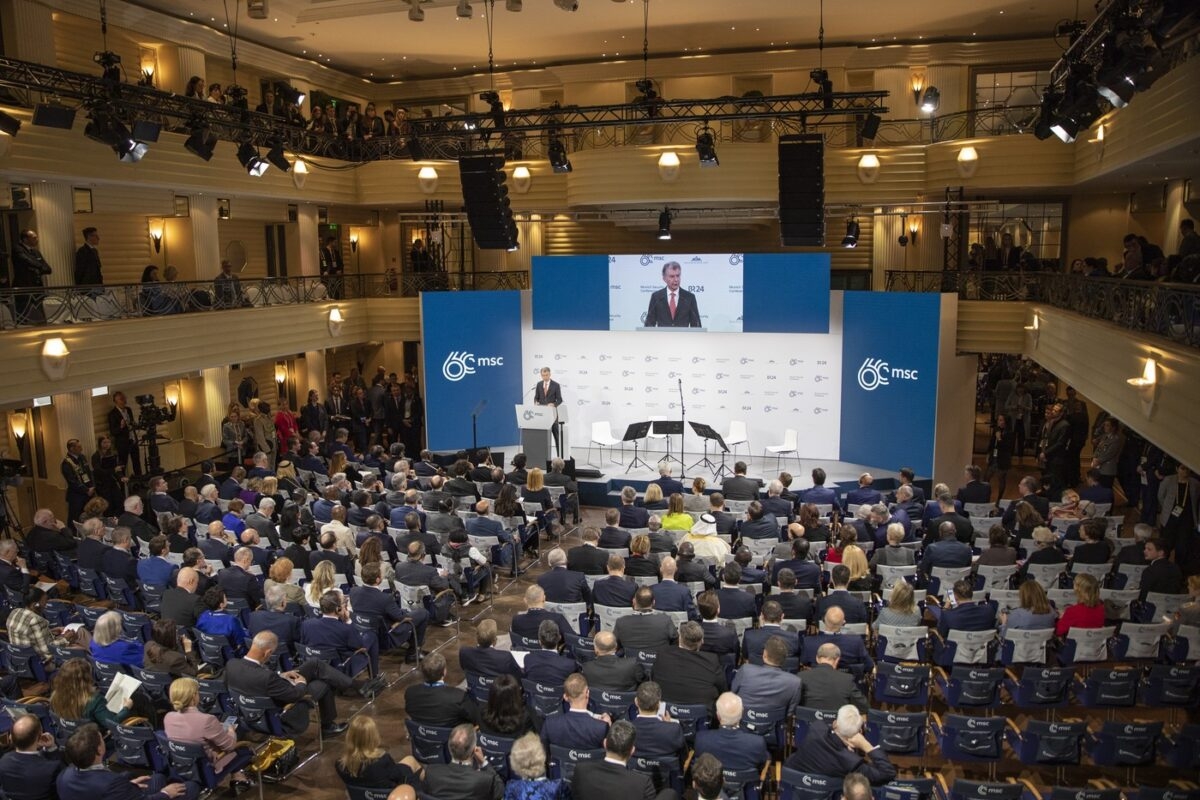 慕安会主席克里斯托夫·霍伊斯根2月16日在德国召开的第60届慕尼黑安全会议发表讲话。