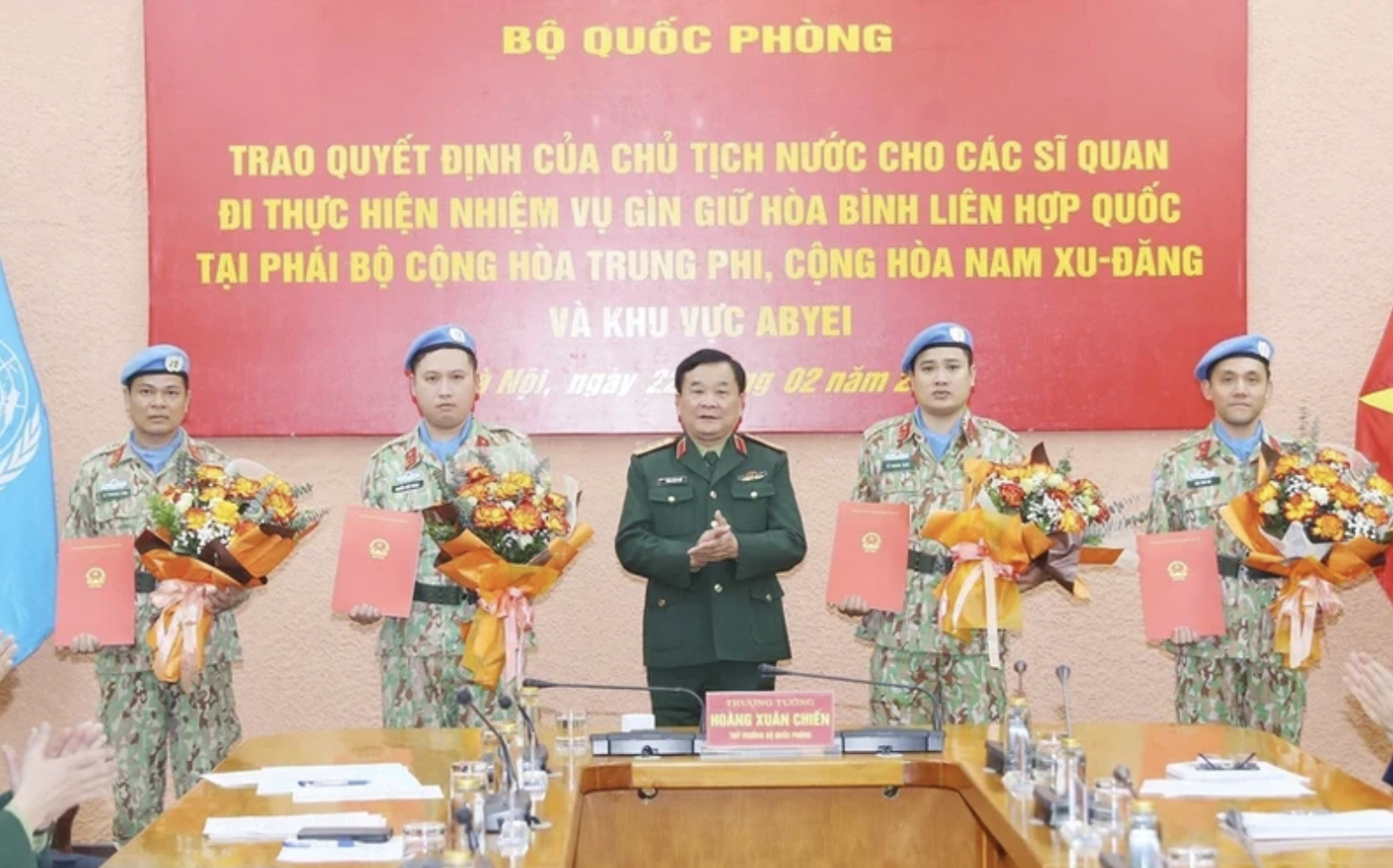 越南增派4名军官参加联合国维和行动。