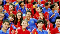 促进青年在政治活动和社会发展中的作用