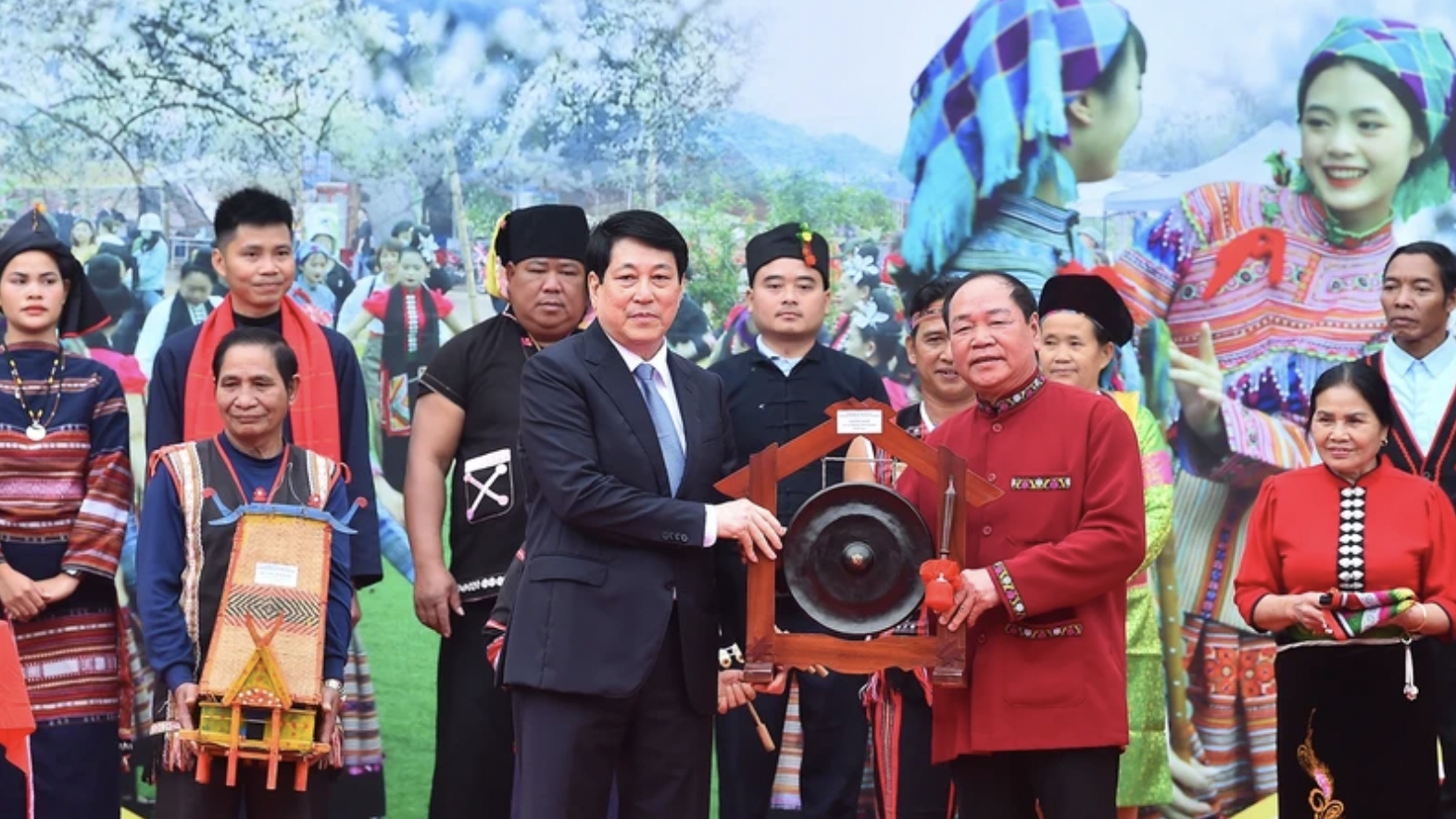 国家主席梁强：54个民族的传统文化是建设雄强越南的宝贵资源