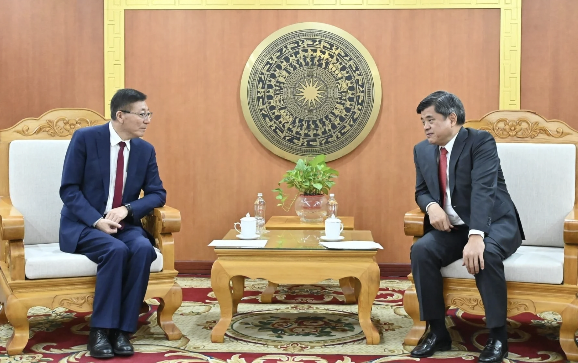 会见场景 会见场景