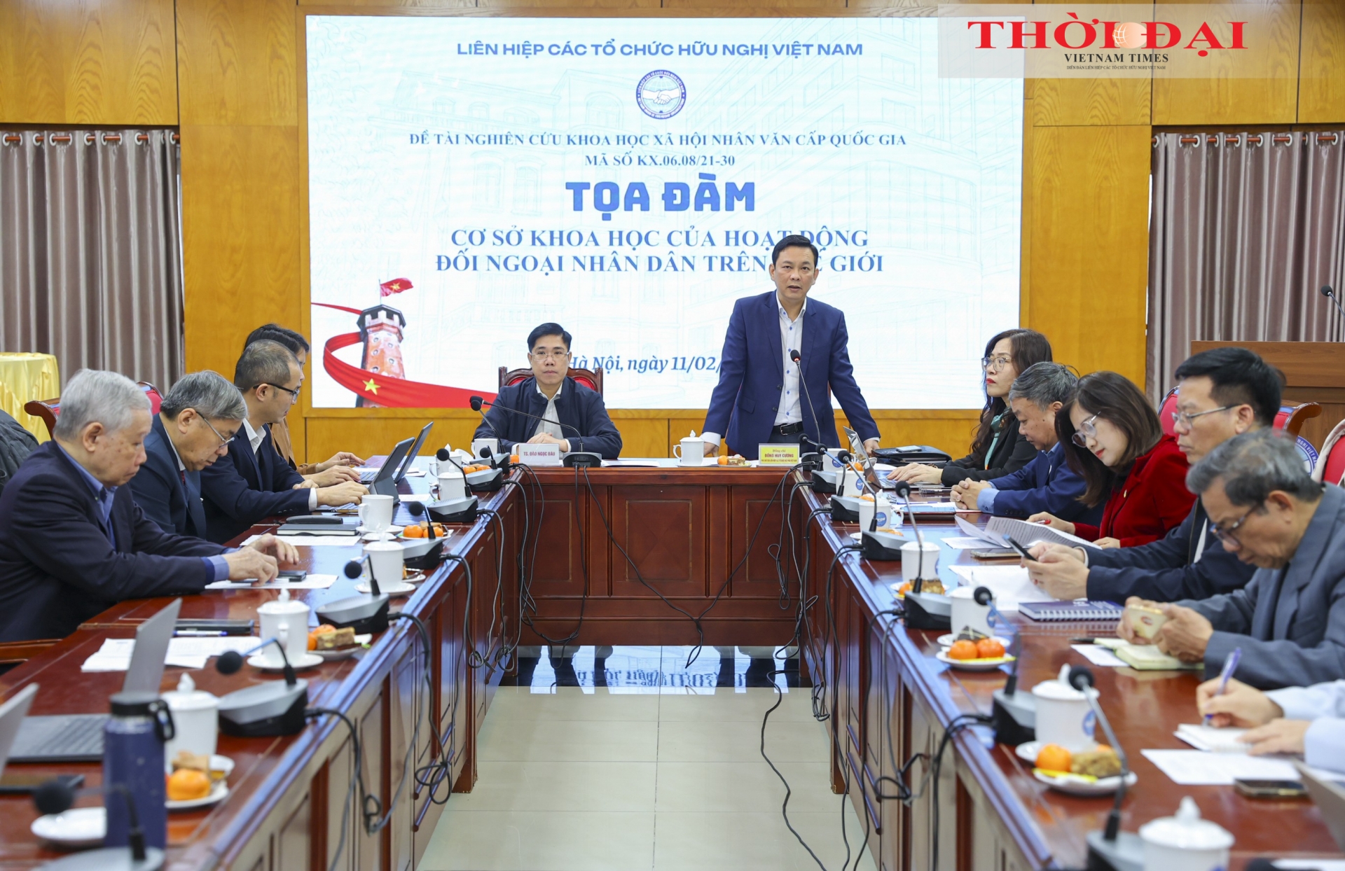 越南友好组织联合会副主席、课题科学秘书仝辉强先生在座谈会上发表讲话。（摄影：丁和）