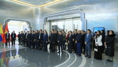 越南广宁省代表团参观考察中国—东盟人工智能应用合作中心