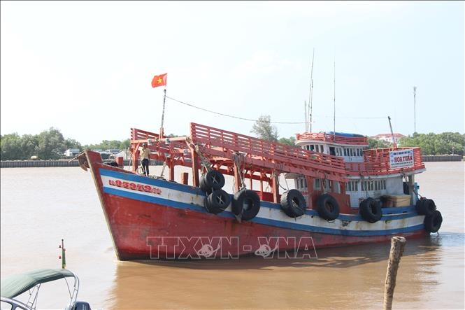 在越南金瓯省根豪边防检查站办理离港手续的船只。 在越南金瓯省根豪边防检查站办理离港手续的船只。