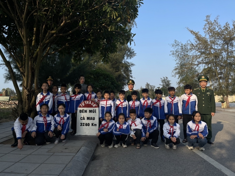 茶古边防站与茶古小学为全校学生联合举办了一次课外活动——边防课。