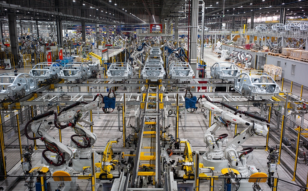 VinFast生产厂的汽车生产线。图自越通社