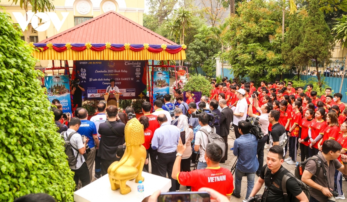 第32届东南亚运动会火炬传递活动在河内举行。