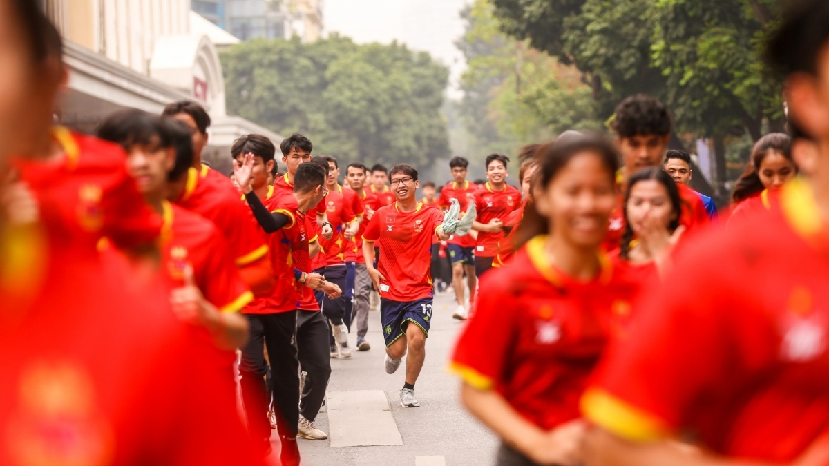 第32届东南亚运动会火炬传递活动在河内举行。