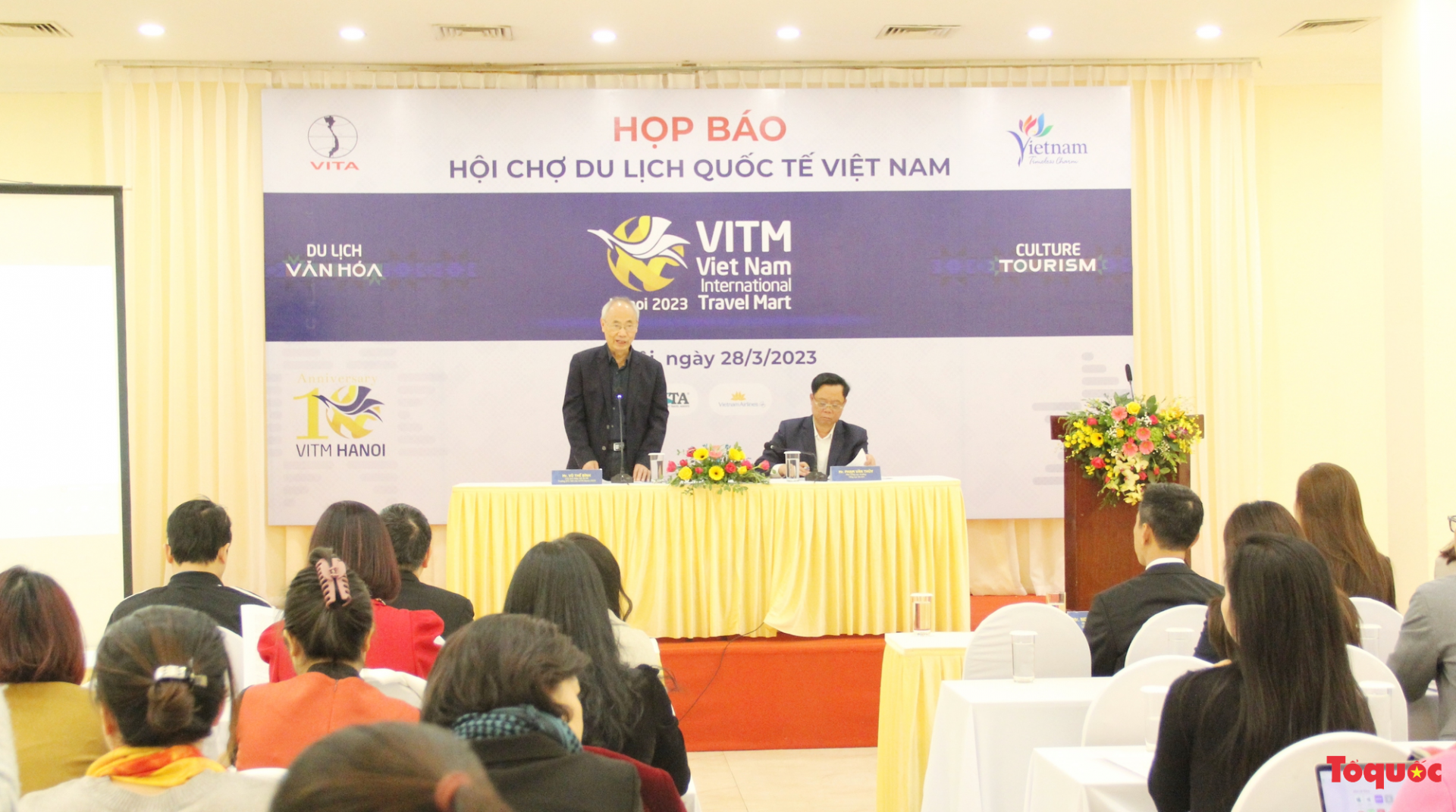 越南旅游协会主席武世平发表讲话。