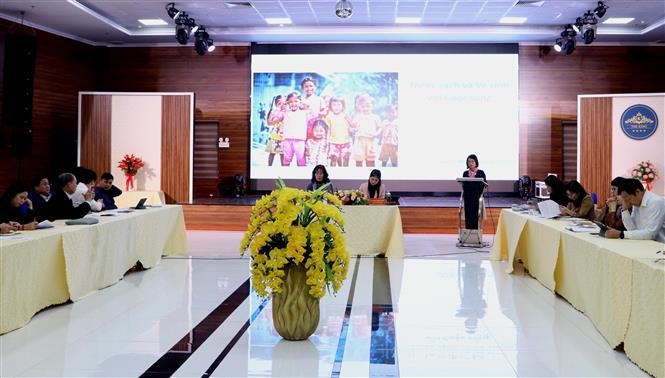 越南妇女联合会同太原省妇女联合会配合举行援助农村地区妇女用上自来水的措施研讨会。