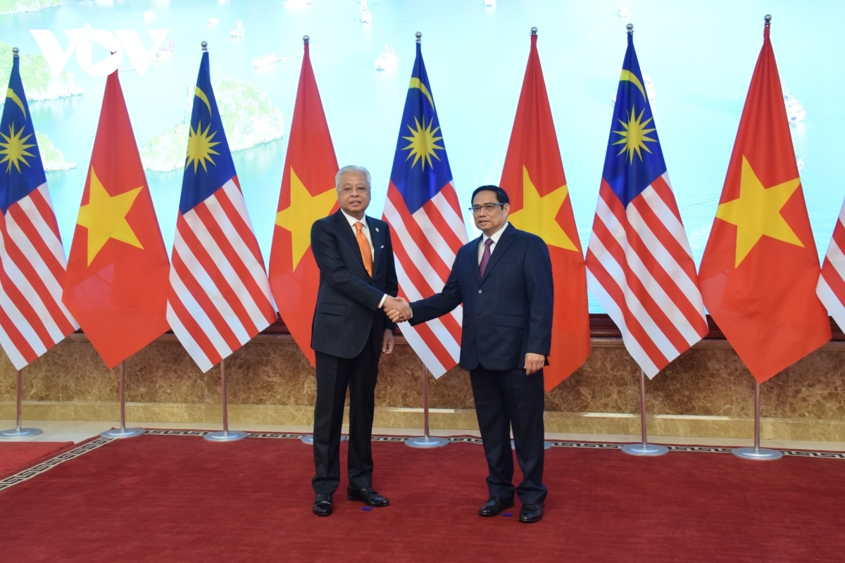 范明正总理和马来西亚首相伊斯梅尔•萨布里•雅各布。