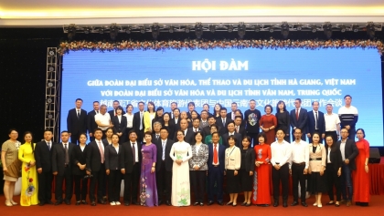 举行越南河江省与中国云南省旅游发展合作会谈