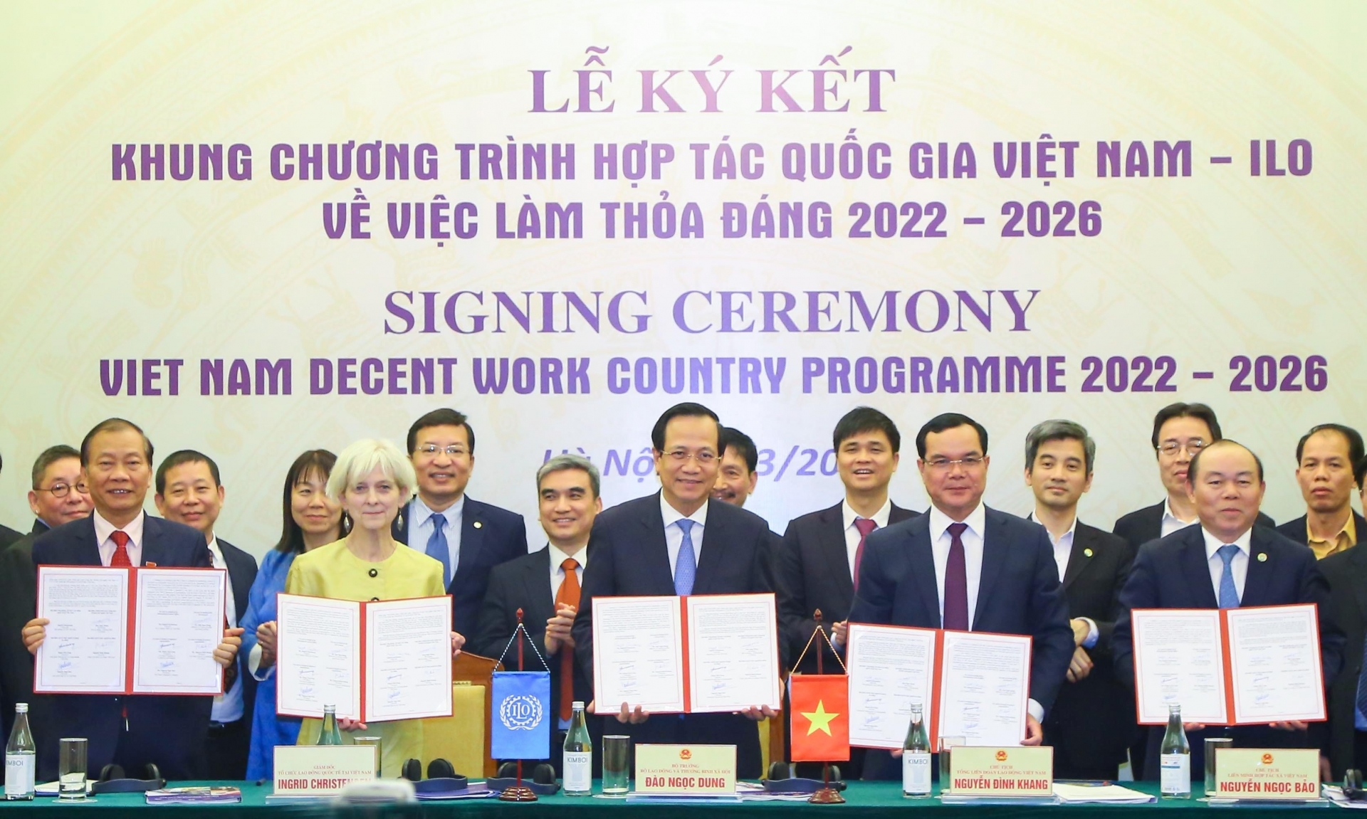 越南政府、雇员和雇主的代表与国际劳动组织(ILO)共同签署了有关《2022-2026年阶段体面职业劳动议程》的国家合作框架。