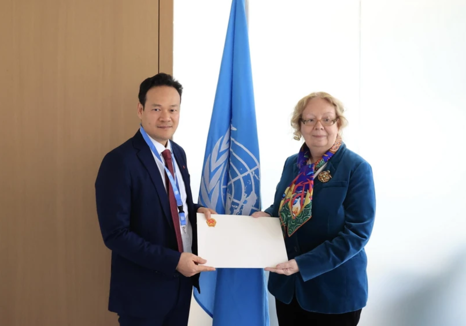 梅潘勇大使向联合国日内瓦办事处(UN Geneva)总干事塔蒂亚娜·瓦洛瓦亚呈递委任书。