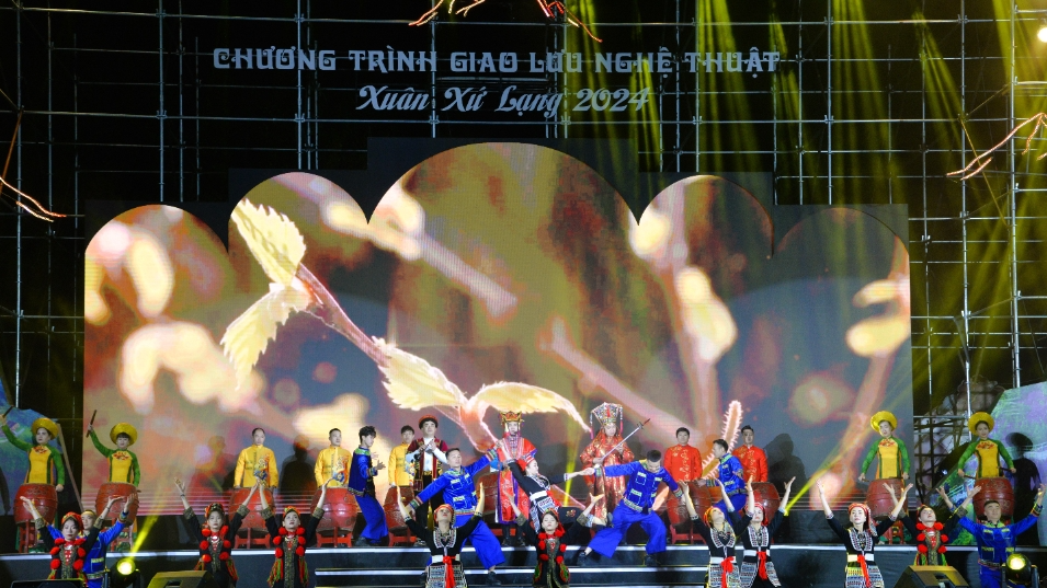 谅山省艺术团表演的一个节目。