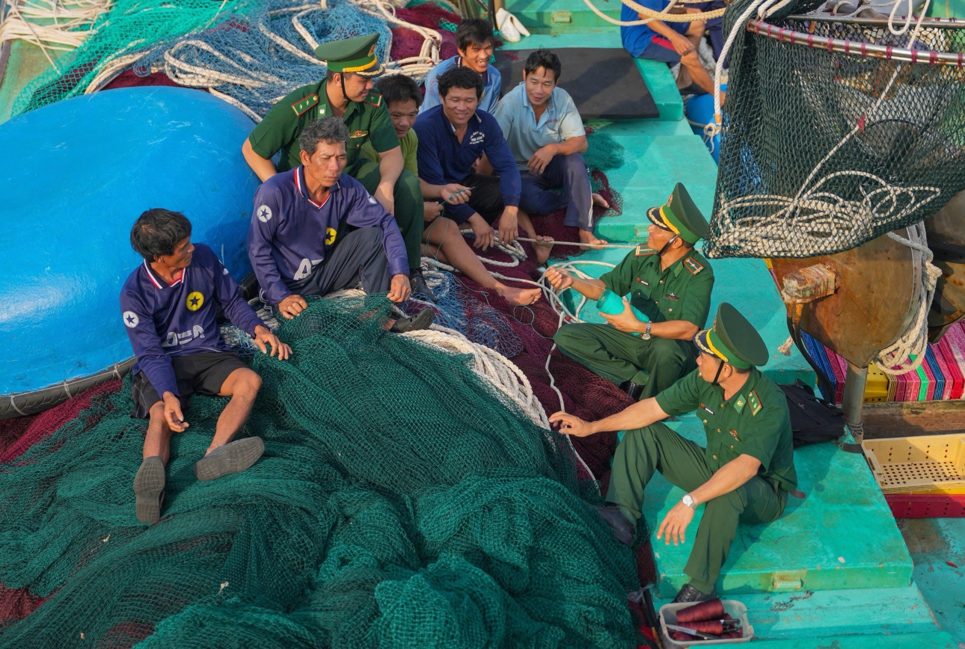 长沙边防站官兵与长沙岛海上渔民的军民之情