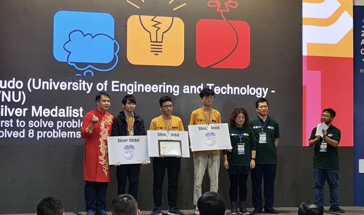银牌归于越南国家大学科技大学Sudo队。