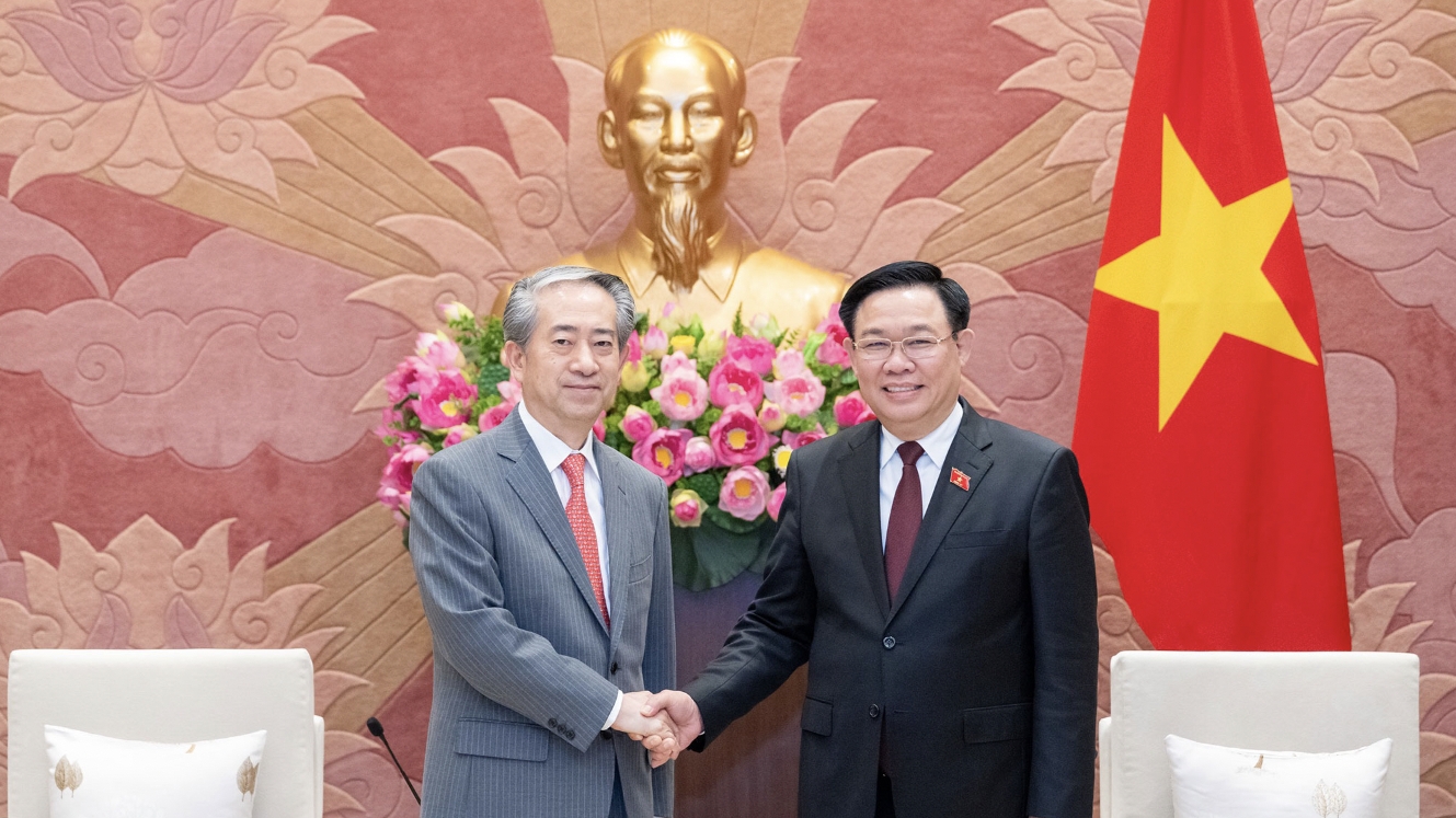 越南国会主席王廷惠会见中国驻越南大使熊波