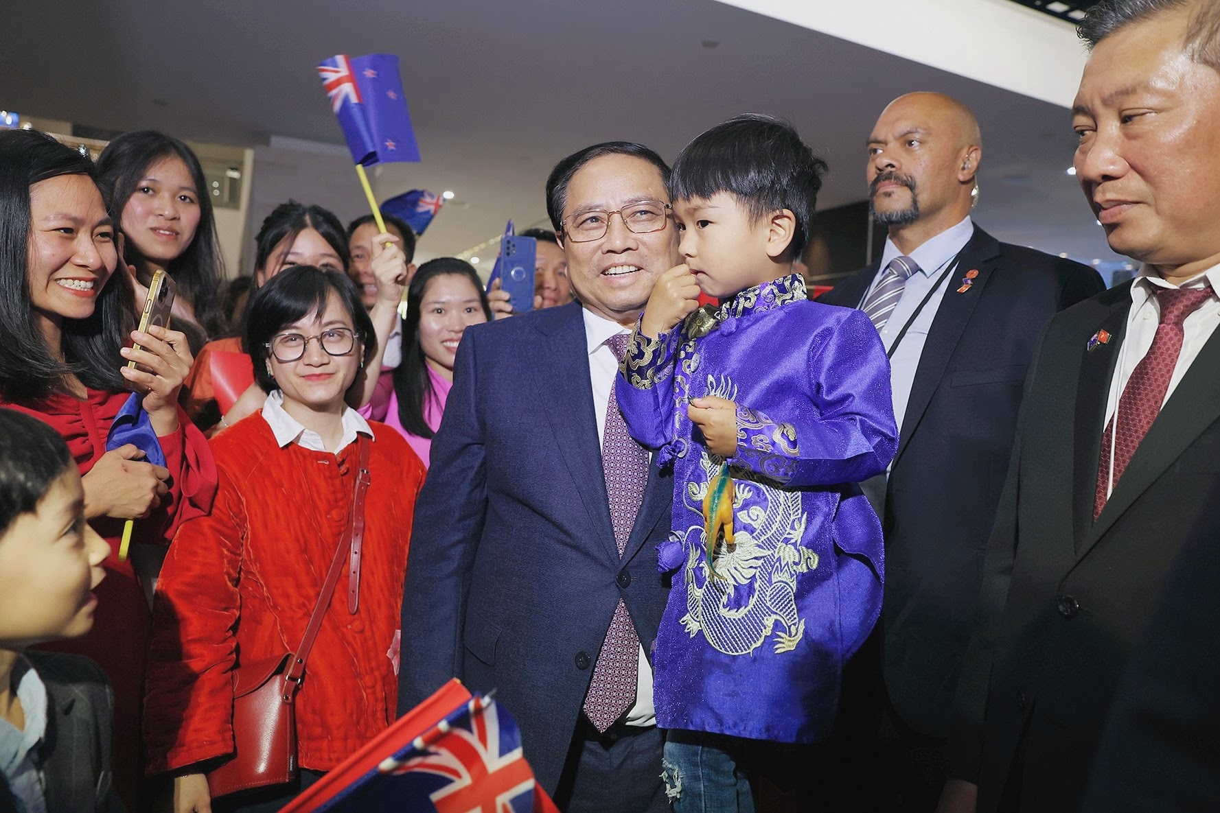 越南政府总理范明政会见旅居新西兰越南侨胞。图自VGP
