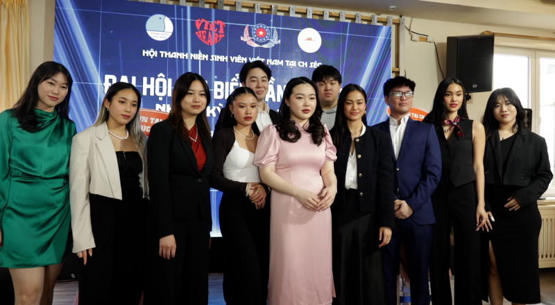 大会选举优秀委员为新一届执行委员会成员，共有22个人，其中，武妙河女士当选越南驻捷克青年学生协会2024-2029年任期的主席。