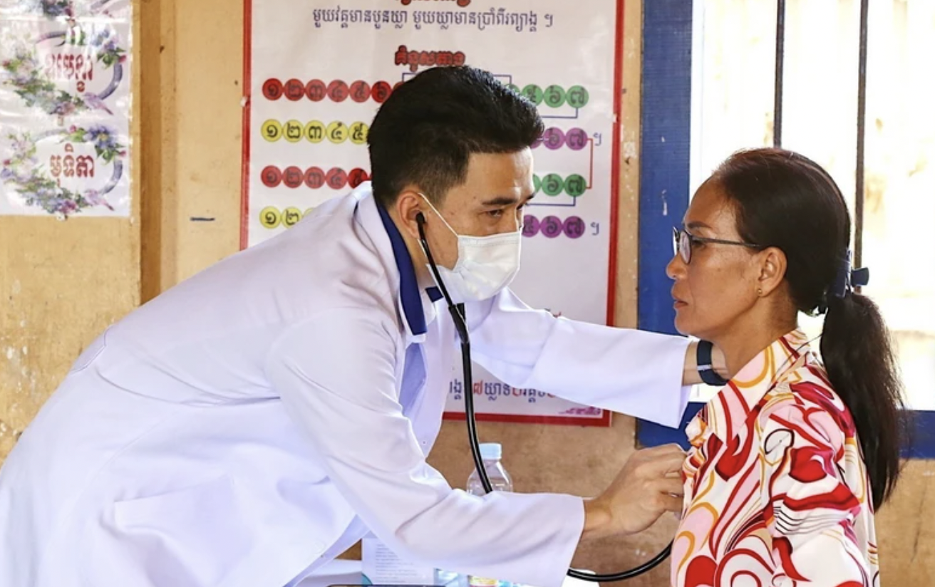 越南携手帮助柬埔寨东北部人民获得优质医疗服务。