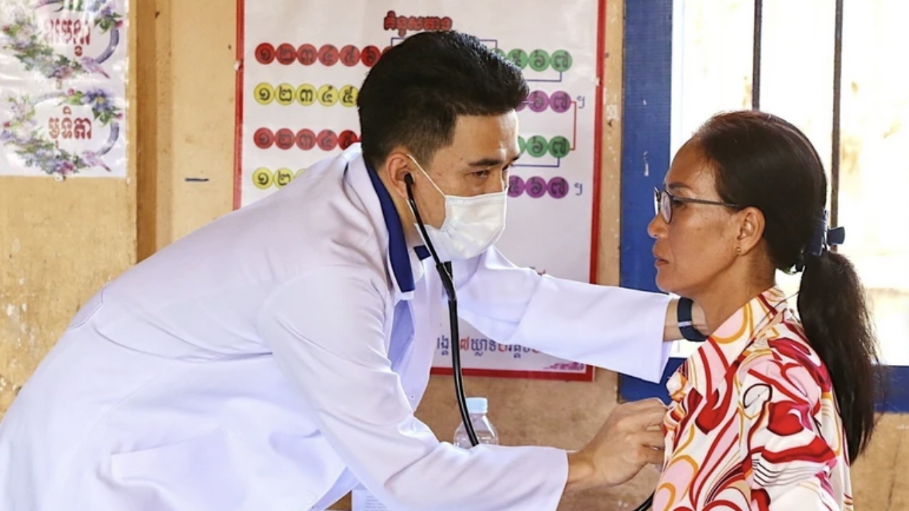 越南携手帮助柬埔寨东北部人民获得优质医疗服务
