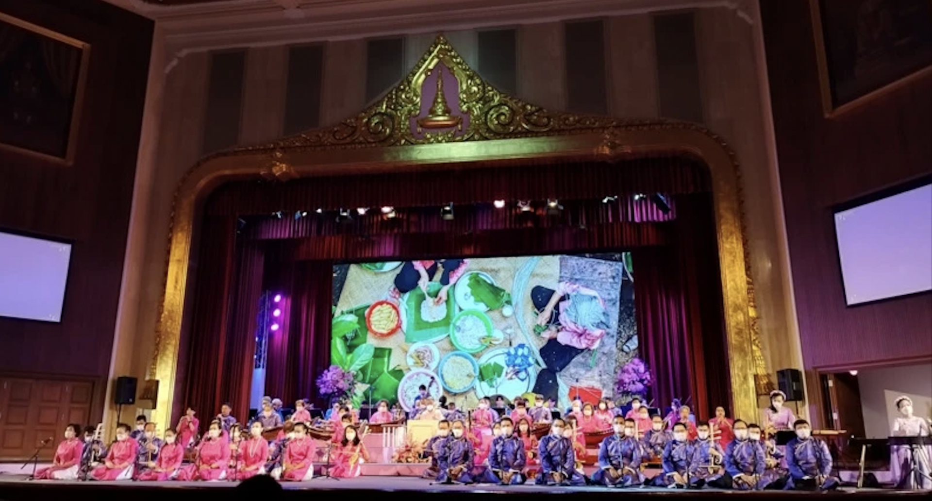  泰国公主创作并表演关于越南的音乐作品。