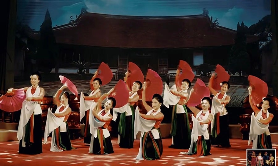 范永姜导演喜迎乙巳年春节的音乐视频（MV）《嘲剧艺术常青》。