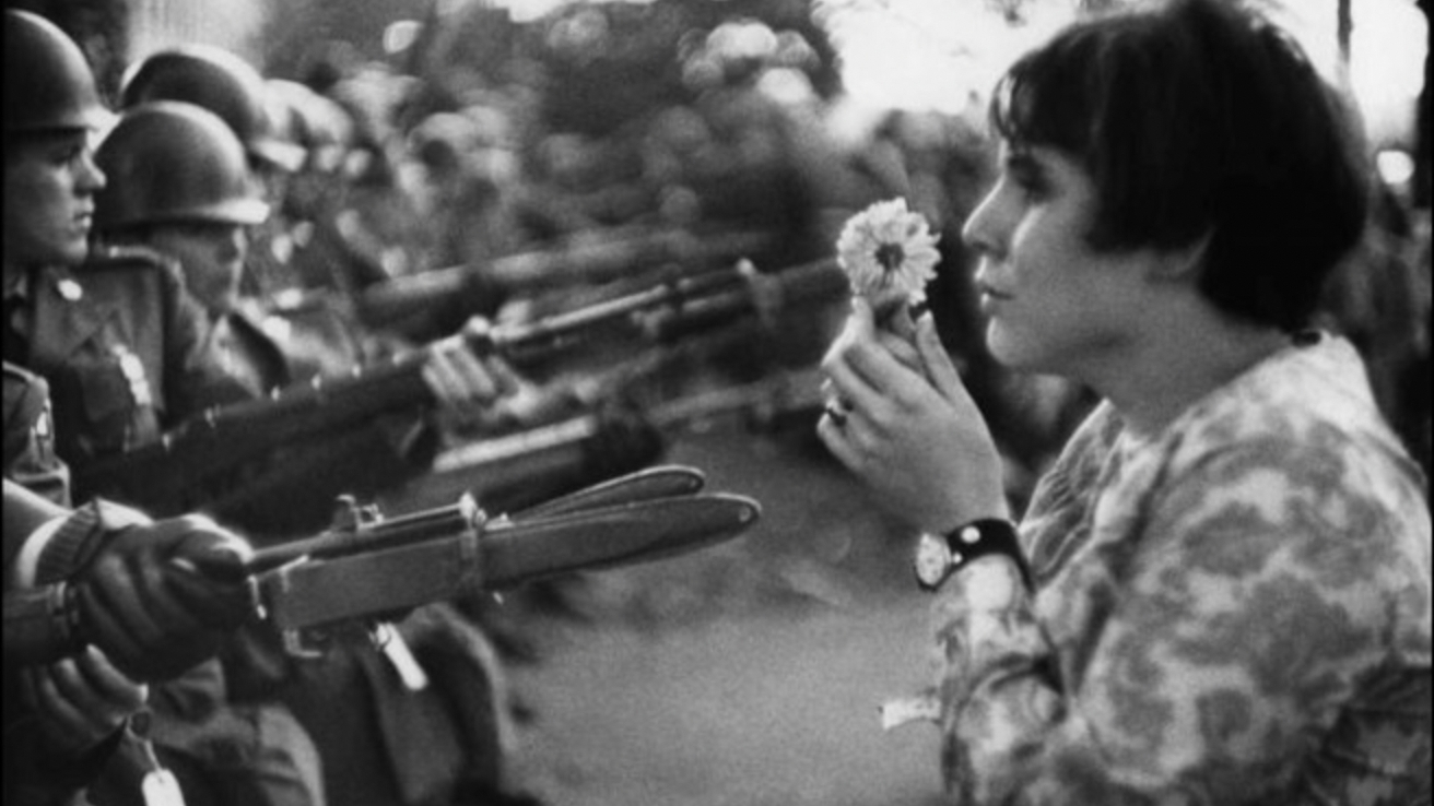 通过法国摄影师镜头重现越南1966-1976年阶段的历史