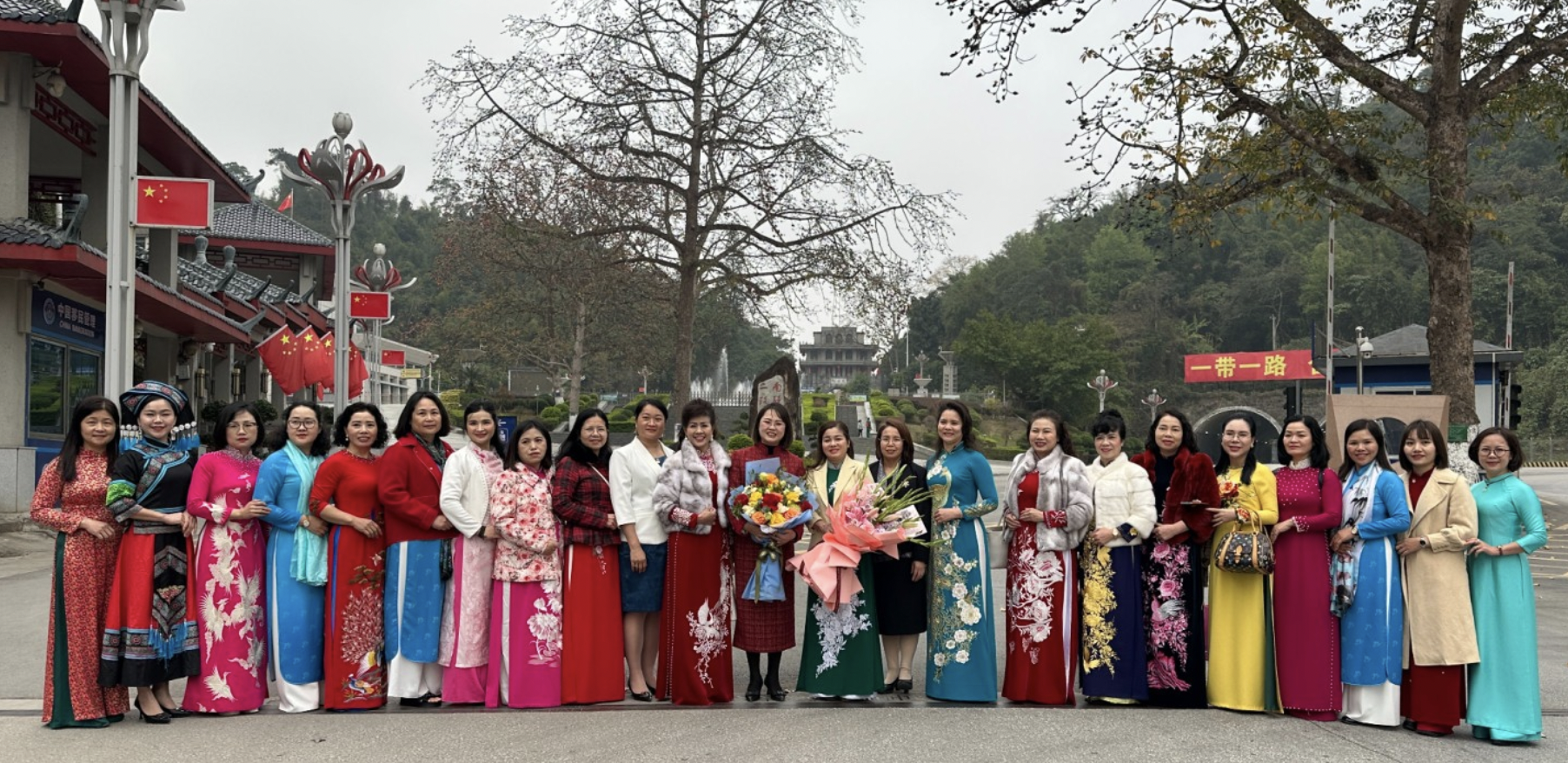 代表们合影