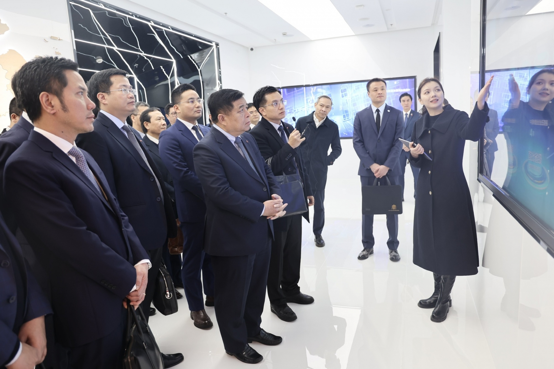 阮志勇副总理造访浙江自贸试验区宁波片区。