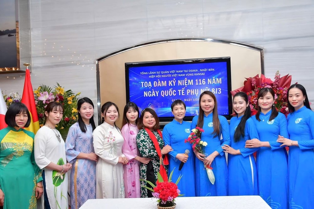 庆祝“三八”国际妇女节座谈会 庆祝“三八”国际妇女节座谈会