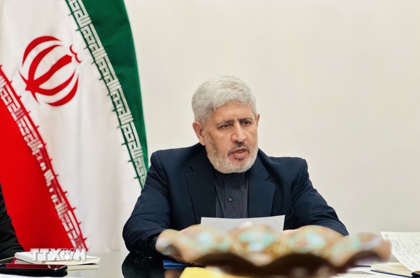 伊朗伊斯兰共和国驻越南临时代办穆罕默德·米拉利·穆罕默迪向越南媒体通报该国最新动态。（图片：越德/越通社）