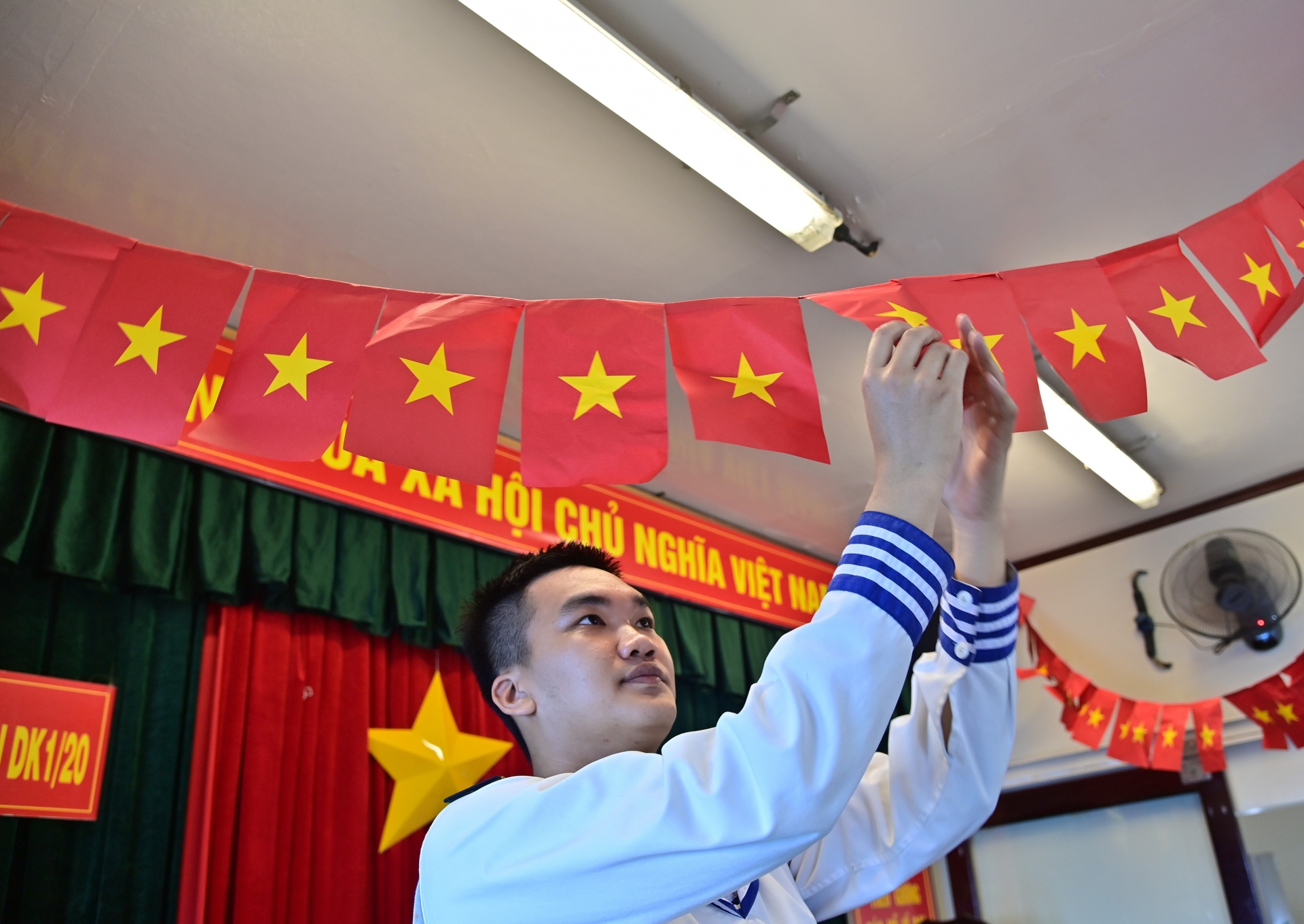 DK1/20高脚屋选民组织装饰投票室。（摄影：文堂）