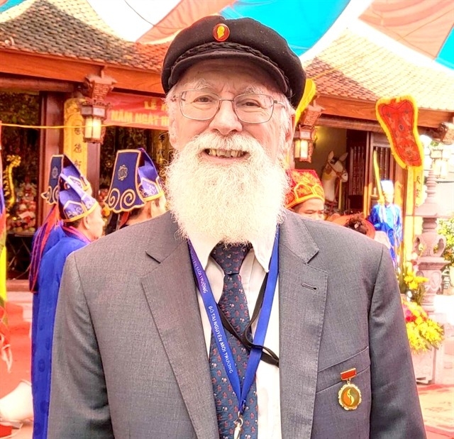 曾在河内生活和工作多年的迈克尔·帕森斯 (Michael Parsons) 博士（澳大利亚）曾有多次机会直接观察越南的选举。