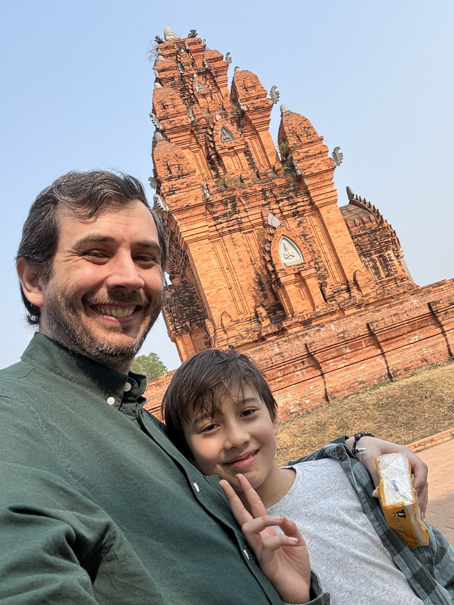 约翰·西科斯基先生与儿子。