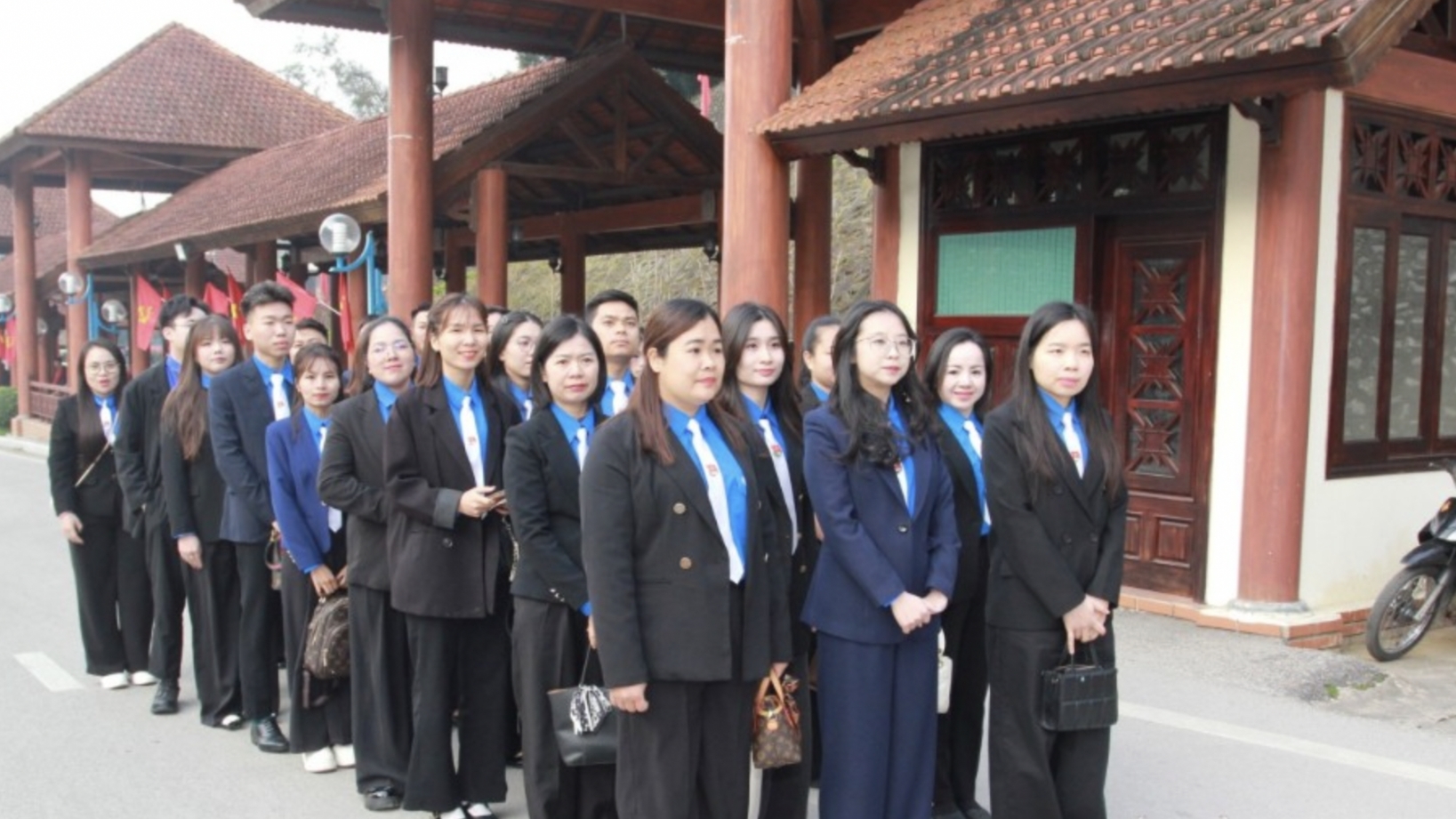 30名团员、青年参加越南—中国植树造林活动