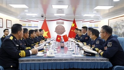 越中海军舰艇编队加强友好合作